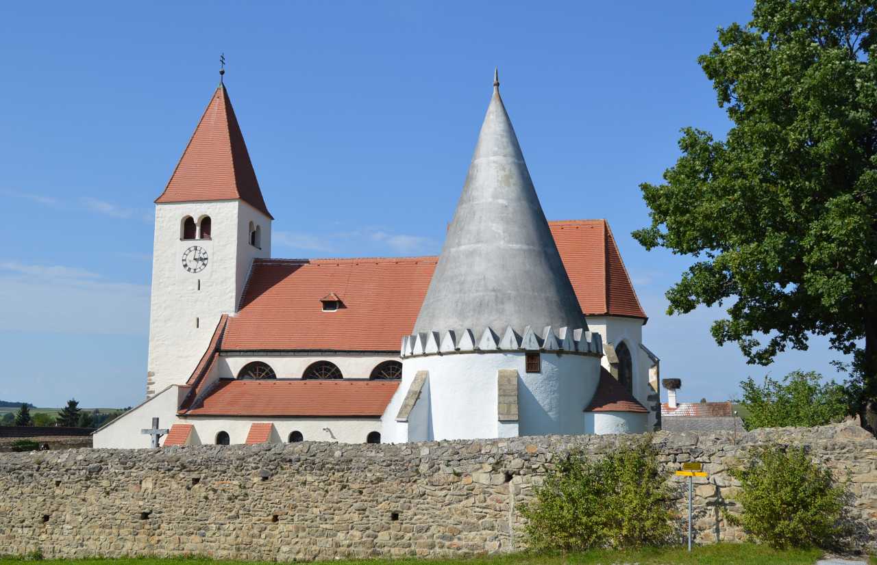 Zwettl – Farní kostel Friedersbach s márnicí