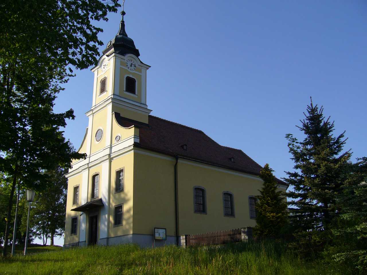 Haugschlag – Farní kostel Haugschlag s farským dvorem